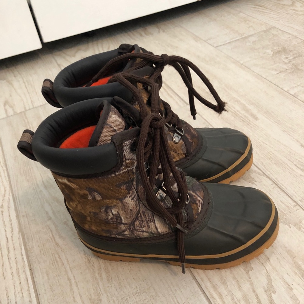 Camo rain boots like new condition!